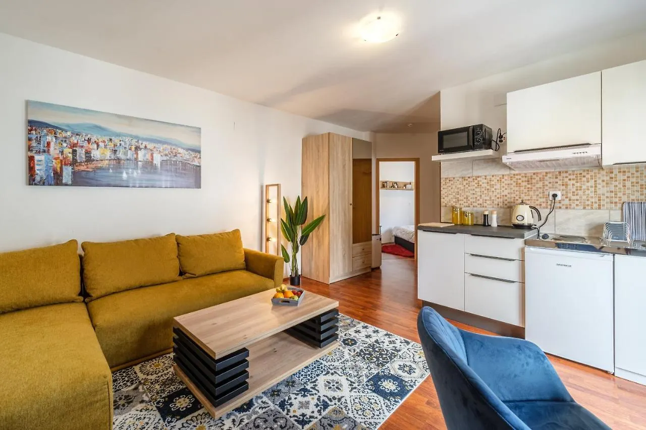 Aryjina Kuca, Mountain & Seaview Duplex - Rooftop Terrace Kastela 0*,  Croatia