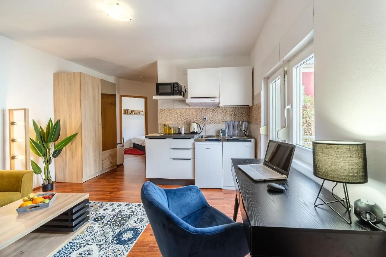 Aryjina Kuca, Mountain & Seaview Duplex - Rooftop Terrace Kastela Croatia
