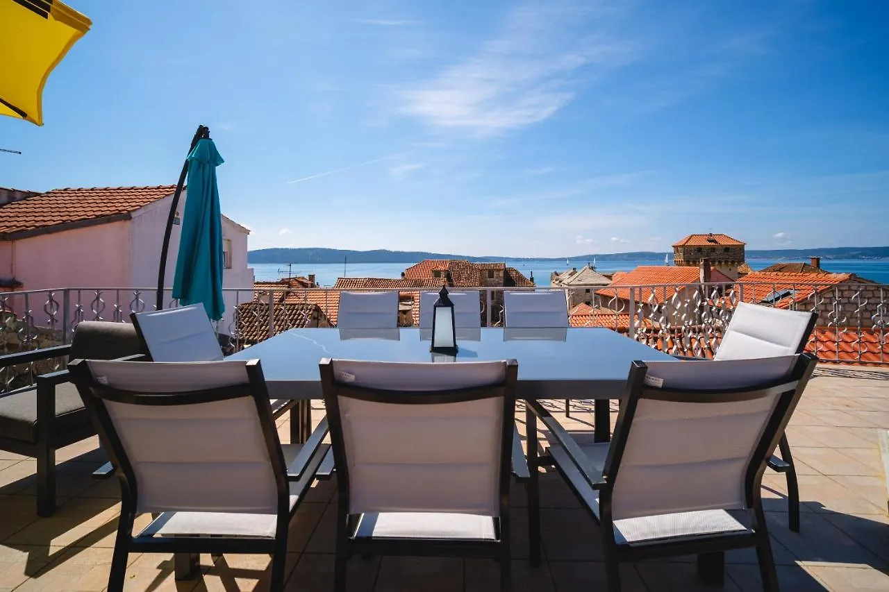 Aryjina Kuca, Mountain & Seaview Duplex - Rooftop Terrace Kastela Holiday home