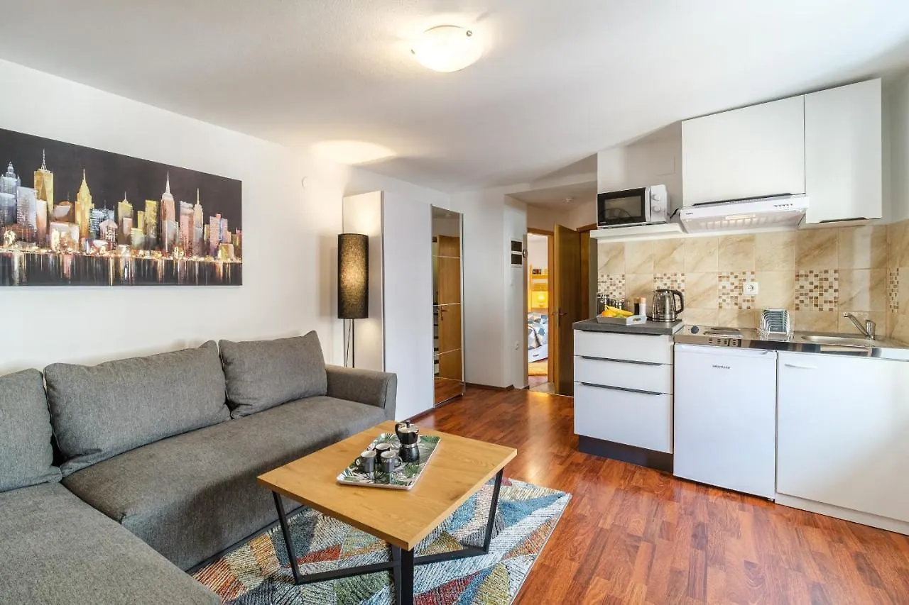 Aryjina Kuca, Mountain & Seaview Duplex - Rooftop Terrace Kastela 0*,