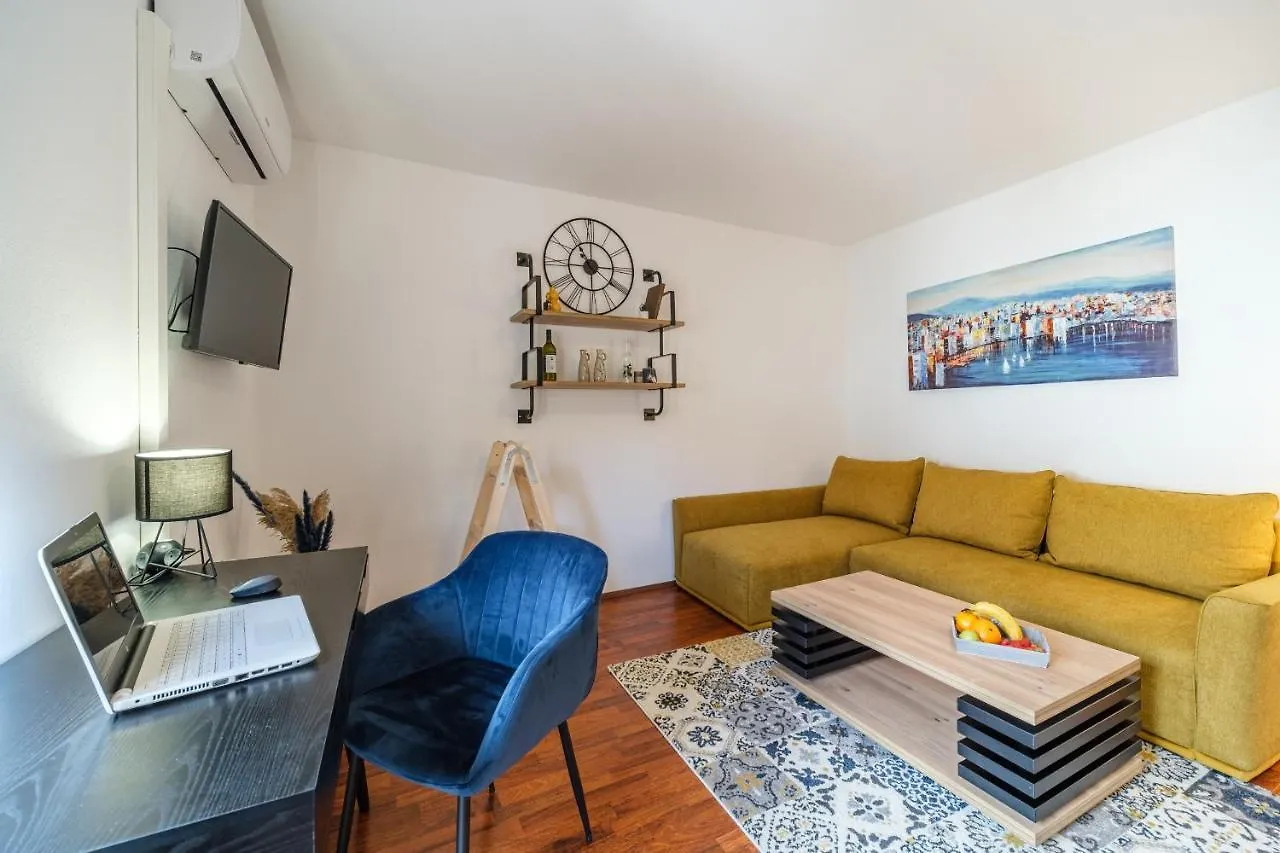 Aryjina Kuca, Mountain & Seaview Duplex - Rooftop Terrace Kastela Holiday home