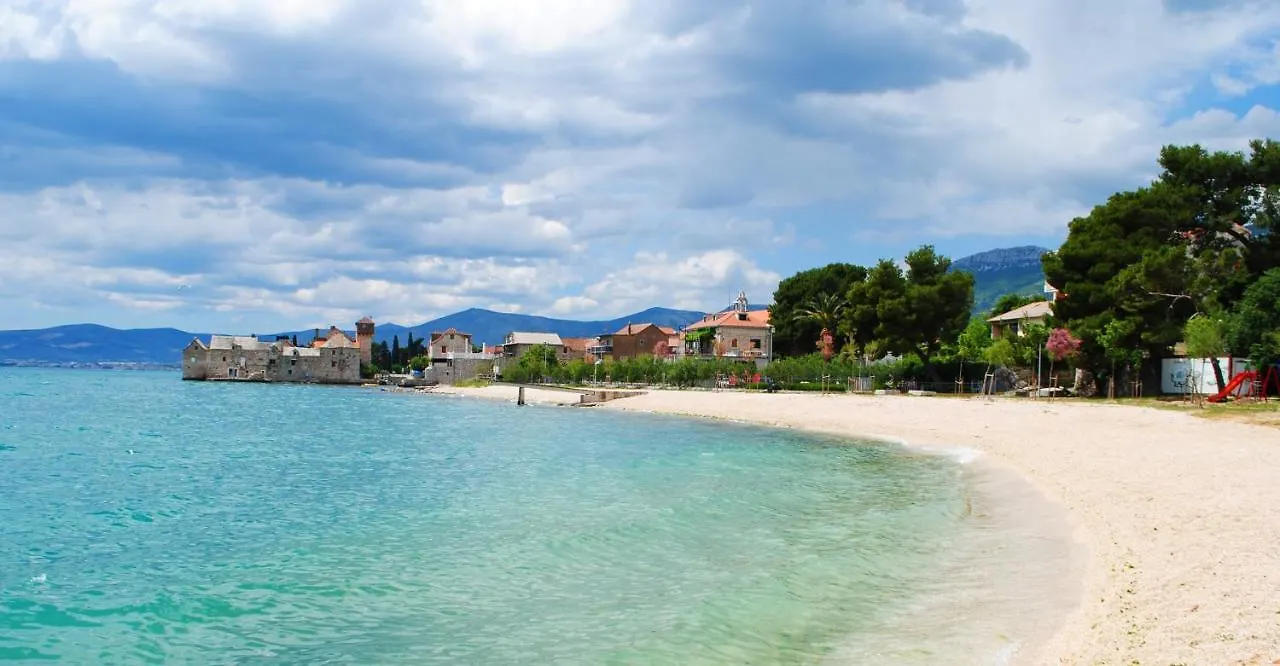 Aryjina Kuca, Mountain & Seaview Duplex - Rooftop Terrace Kastela 0*,  Croatia