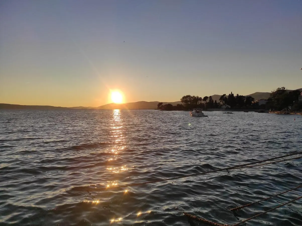 Aryjina Kuca, Mountain & Seaview Duplex - Rooftop Terrace Kastela