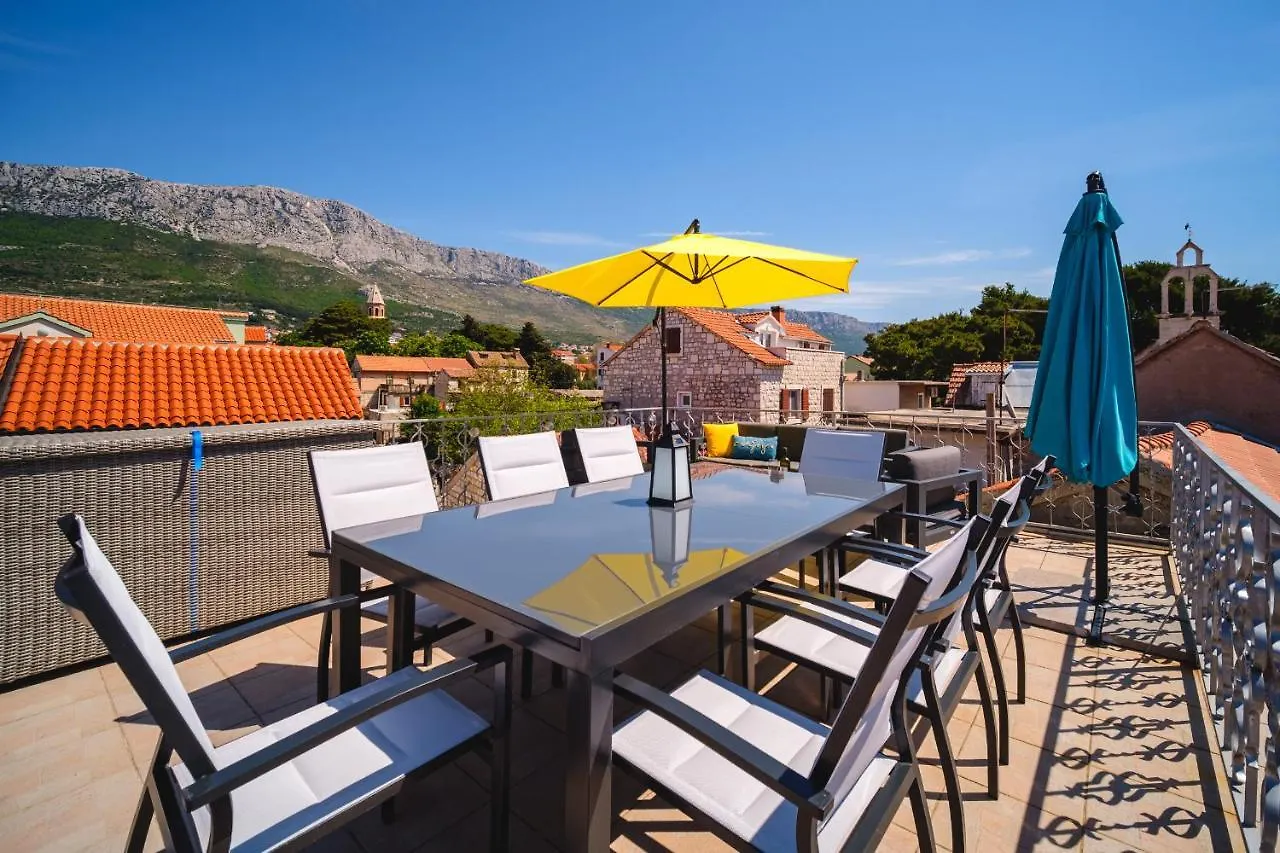 Aryjina Kuca, Mountain & Seaview Duplex - Rooftop Terrace Kastela Holiday home
